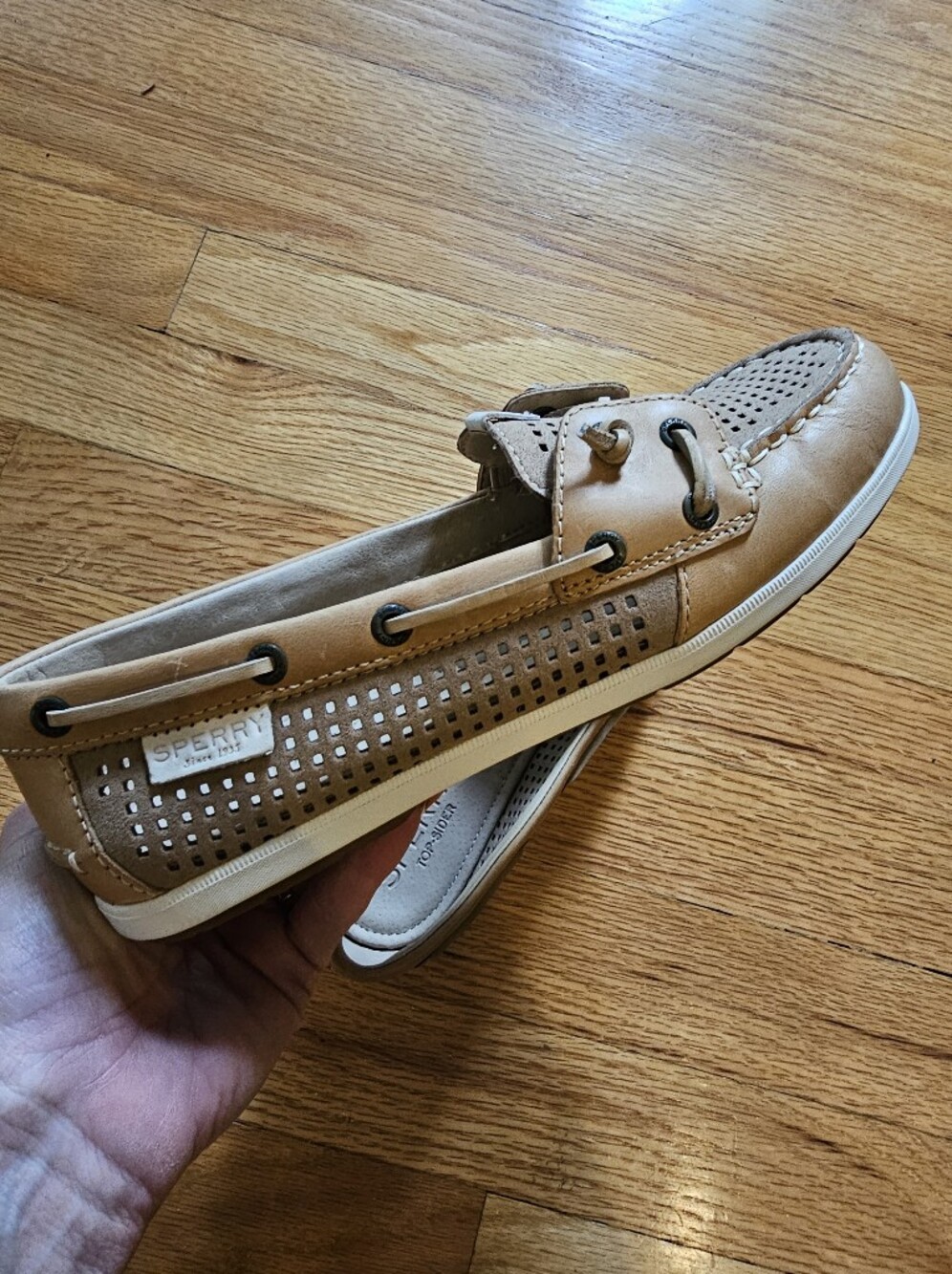 Sperry Women’s Tan Perforated Leather Slip-On Boat Loafers Size 6.5